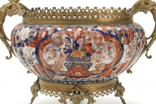 LARGE JAPANESE IMARI CENTREPIECE, LATE 19TH CENTURY-EARLY 2