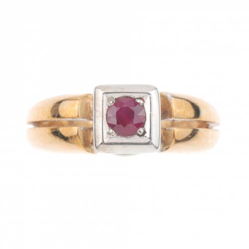 GOLD RING WITH RUBY.