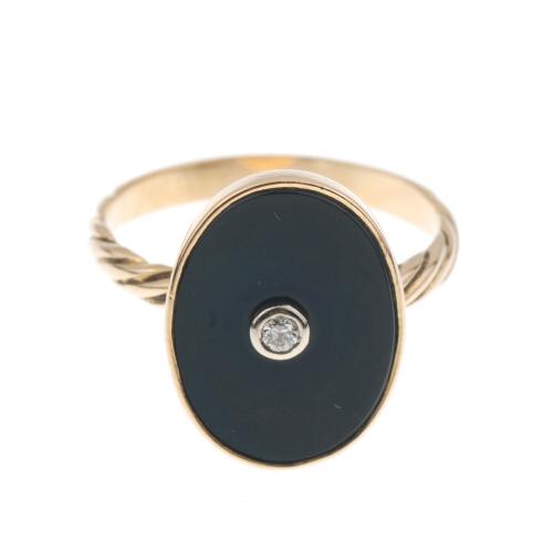 GOLD RING WITH ONYX AND DIAMOND.