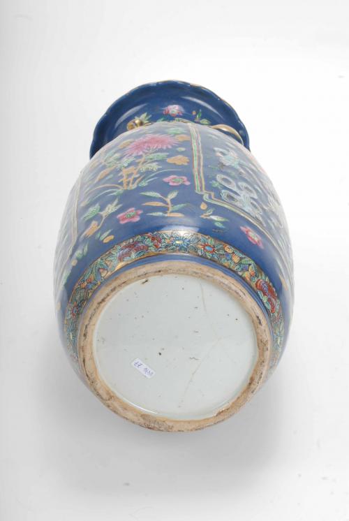 CHINESE VASE, MID 20TH CENTURY.