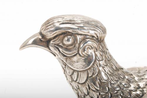 PAIR OF SPANISH TABLE PHEASANTS IN SILVER, 20TH CENTURY.