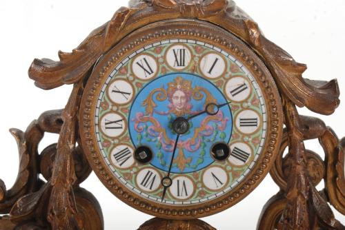 RELOJ CON GUARNICIÓN ESTILO NAPOLEÓN III, PRIMERA MITAD SIG