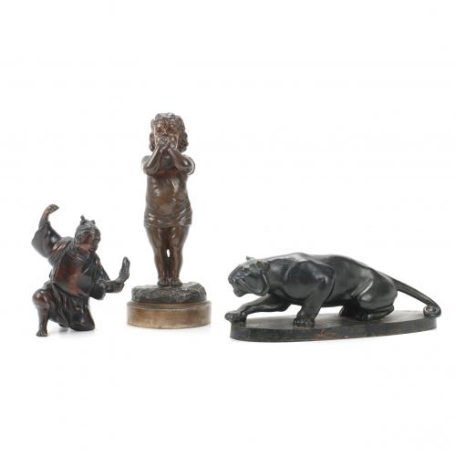 THREE SMALL DECORATIVE FIGURES, 20TH CENTURY.