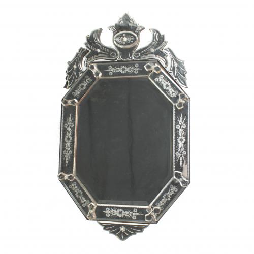 VENETIAN MIRROR, FIRST HALF 20TH CENTURY.