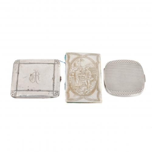 GERMAN CIGARETTE CASE, ENGLISH POWDER COMPACT AND FRENCH TRAVEL CARD IN MOTHER-OF-PEARL AND SILVER, 19TH-20TH CENTURY.