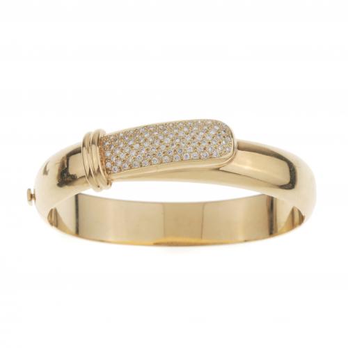 BANGLE BRACELET WITH DIAMONDS PAVÉ.