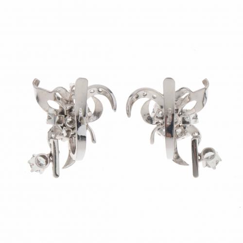 WHITE GOLD AND DIAMONDS EARRINGS.