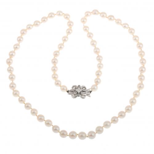 PEARLS NECKLACE.