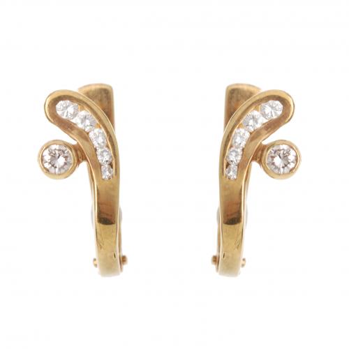 YELLOW GOLD EARRINGS WITH DIAMONDS.