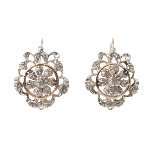 SILVER AND GOLD FLOWER EARRINGS.