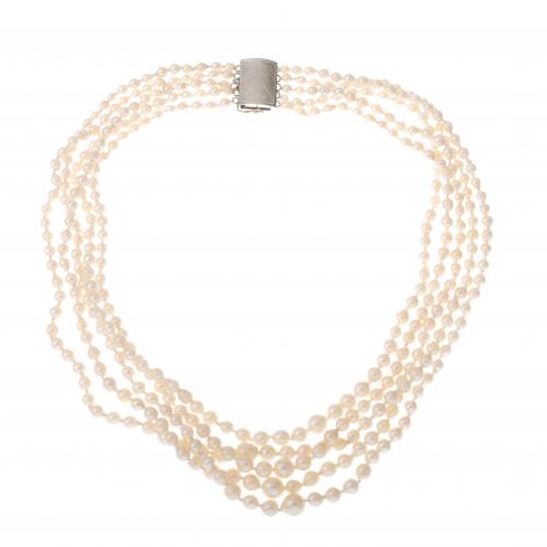 PEARLS NECKLACE.