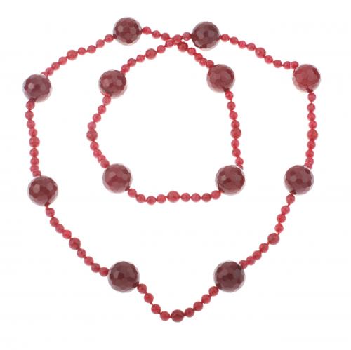 RED AGATES LONG NECKLACE.