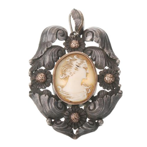 SILVER CAMEO PENDANT.