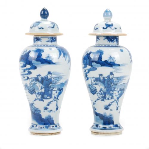 PAIR OF SMALL CHINESE JARS, LATE 19TH CENTURY.