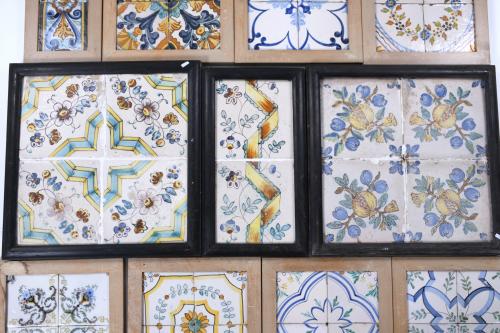 LOTE DE AZULEJOS  CATALANES "DE MOSTRA", SIGLOS XVIII Y XIX