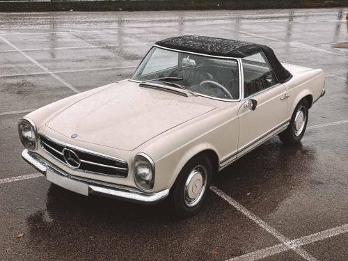 Mercedes - Benz 230 SL, "Pagoda" Year 1965.