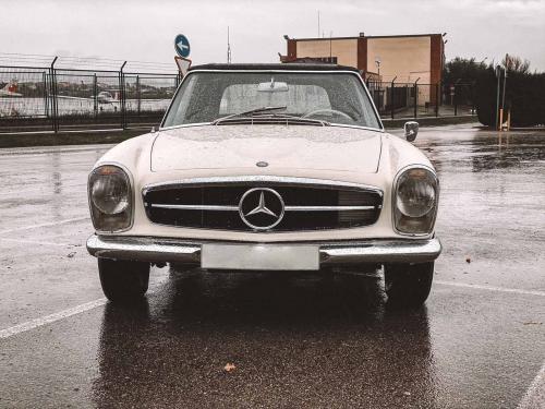 Mercedes - Benz 230 SL, "Pagoda" Year 1965.