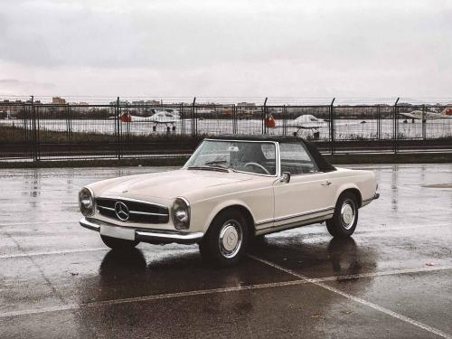 Mercedes - Benz 230 SL, "Pagoda" Year 1965.