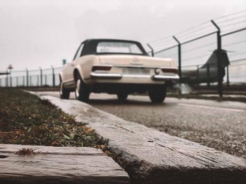 Mercedes - Benz 230 SL, "Pagoda" Year 1965.