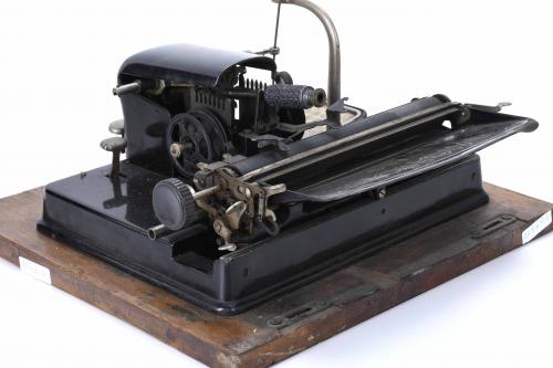 GERMAN TYPEWRITER "AEG MIGNON", FIRST THIRD 20TH CENTURY.