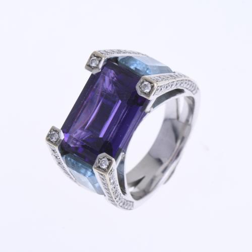 WHITE GOLD, DIAMONDS, TOPAZES AND AMETHYST RING.