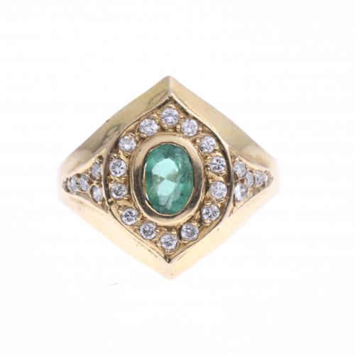 RING WITH DIAMONDS AND EMERALD.