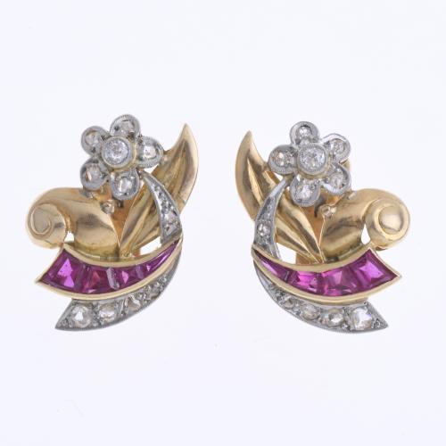 CHEVALIER-STYLE EARRINGS IN GOLD, DIAMONDS AND CORUNDUMS.