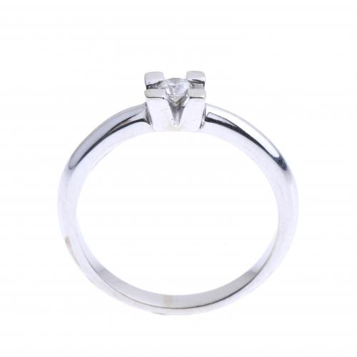 WHITE GOLD SOLITAIRE RING WITH CENTRAL DIAMOND.