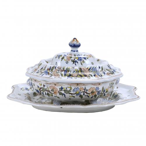 FRENCH ROUEN TUREEN WITH TRAY, CIRCA 1900.