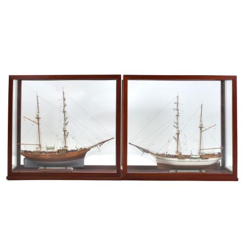 DOS MAQUETAS DE BARCO ESPAÑOL, SIGLO XX.