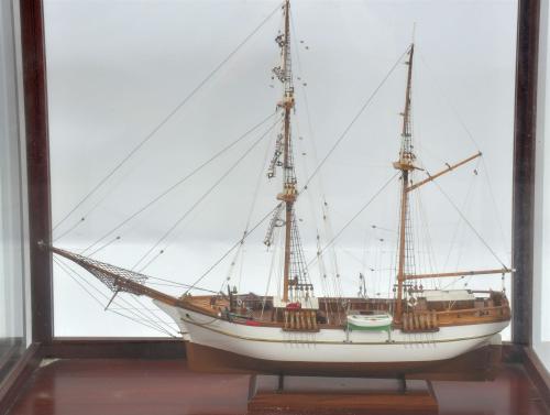 DOS MAQUETAS DE BARCO ESPAÑOL, SIGLO XX.