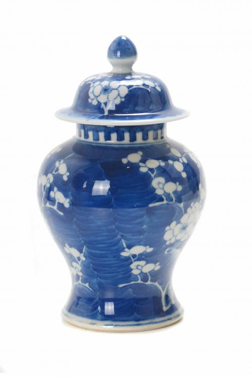 GINGER JAR, QING DYNASTY, LATE 19TH CENTURY. 