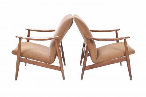 AFTER A MODEL BY GIO PONTI (1891-1979). PAIR OF ARMCHAIRS.