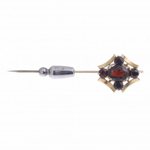 TIE NEEDLE WITH GARNETS.