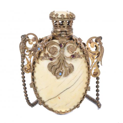 SMALL FRENCH PERFUME BOTTLE, SECOND HALF OF THE 19TH CENTURY.