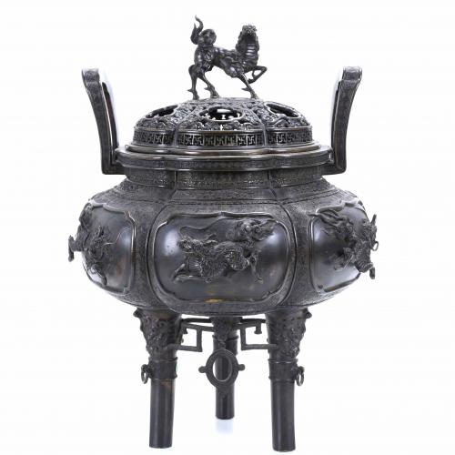 CHINESE CENSER, QING DYNASTY, EARLY 20TH CENTURY.