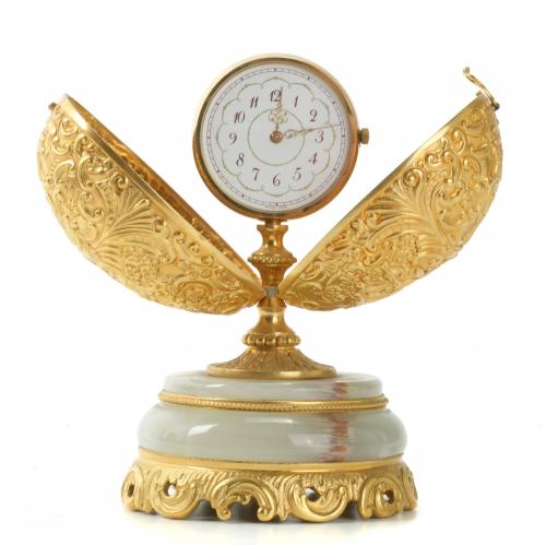 SMALL TABLE CLOCK, SECOND HALF OF THE 20TH CENTURY.