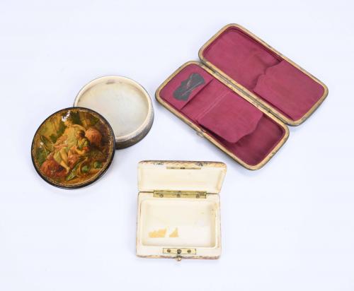 TWO SMALL BOXES AND A CASE, EARLY 20TH CENTURY.