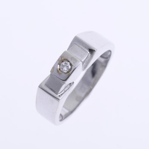 WHITE GOLD RING WITH DIAMOND.