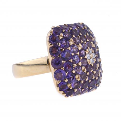 LARGE RING WITH AMETHYSTS PAVÉ.