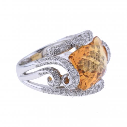 CITRINE QUARTZ AND DIAMONDS RING.