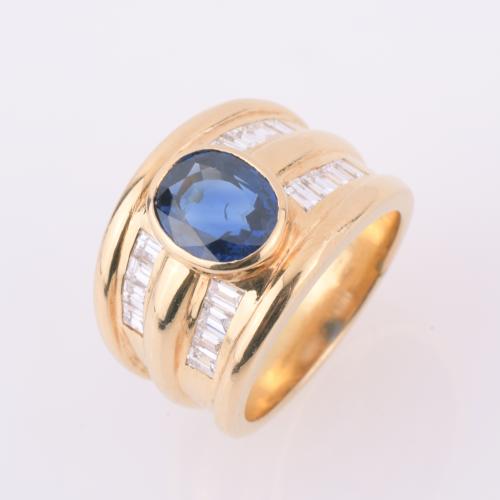 GOLD RING WITH SAPPHIRE.