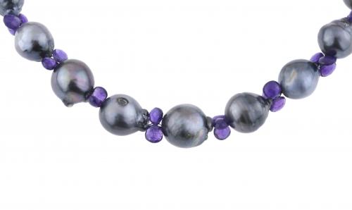 TAHITI PEARLS AND AMETHYSTS NECKLACE.