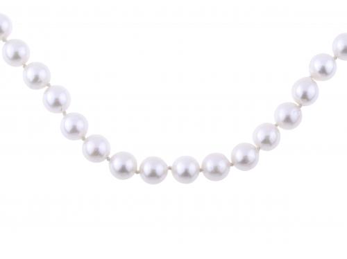 PEARLS NECKLACE.