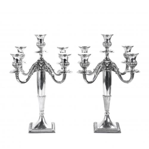 PAREJA DE CANDELABROS ESPAÑOLES EN PLATA, MED. SIGLO XX.