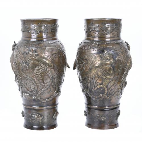 PAIR OF JAPANESE VASES, MEIJI PERIOD, 19TH CENTURY.