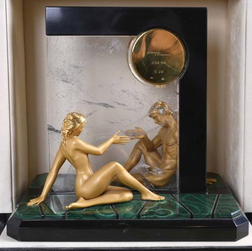 CARRERA Y CARRERA. SCULPTURE-CLOCK DEPICTING A COUPLE LOOKI