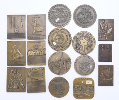 LOT OF SEVENTEEN COMMEMORATIVE MEDALLIONS AND PLAQUES DEDIC