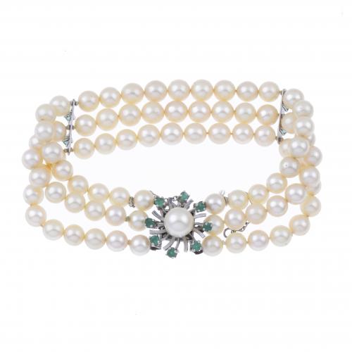 PEARLS AND EMERALDS BRACELET.