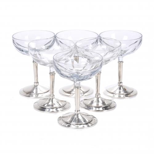 SET OF SIX BARCELONA CAVA GLASSES WITH SILVER BASE, MID 20TH CENTURY.